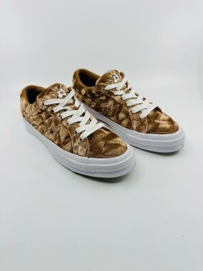 Converse One Star Ox
Golf le Fleur TTC Quilted Velvet Brown Sugar SZ 7 Mens.
